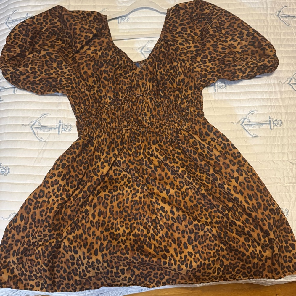 Old Navy  cinch waist Leopard Print Dress with puff sleeves
